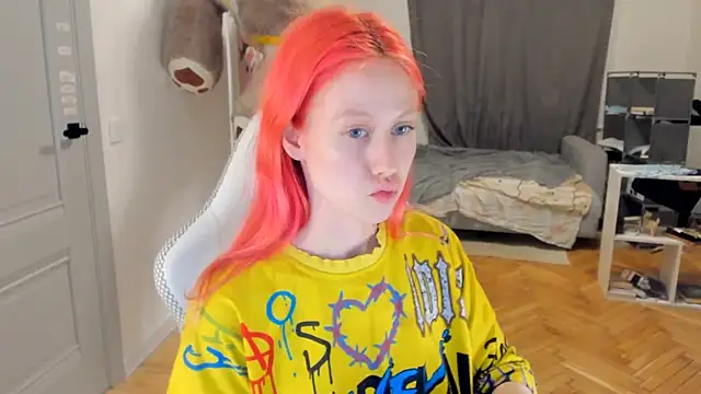 Snapshot of Silly__Milly chatting on 02-08-25, 04:57 Silly  Milly online show from 02-08-25, 04:57