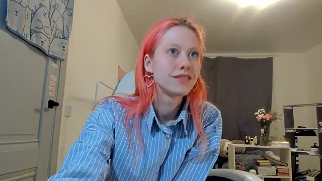 Snapshot of Silly__Milly chatting on 03-08-25, 12:44 Silly  Milly online show from 03-08-25, 12:44