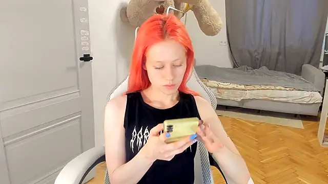 Snapshot of Silly__Milly chatting on 02-07-25, 01:11 Silly  Milly online show from 02-07-25, 01:11