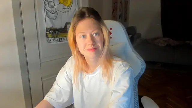 Snapshot of Silly__Milly chatting on 12-17-24, 02:55 Silly  Milly online show from 12-17-24, 02:55