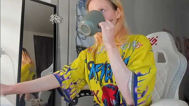 Snapshot of Silly__Milly chatting on 01-06-25, 03:19 Silly  Milly online show from 01-06-25, 03:19