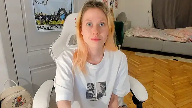 Snapshot of Silly__Milly chatting on 12-05-24, 08:28 Silly  Milly online show from 12-05-24, 08:28