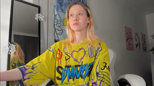 Snapshot of Silly__Milly chatting on 01-06-25, 06:20 Silly  Milly online show from 01-06-25, 06:20