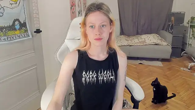 Snapshot of Silly__Milly chatting on 12-26-24, 01:10 Silly  Milly online show from 12-26-24, 01:10