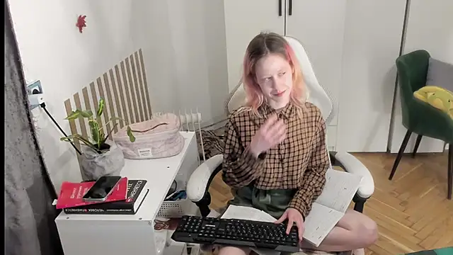 Silly  Milly online show from 05-27-26, 01:57