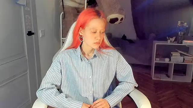 Snapshot of Silly__Milly chatting on 03-07-25, 06:11 Silly  Milly online show from 03-07-25, 06:11