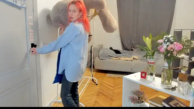 Snapshot of Silly__Milly chatting on 03-08-25, 05:01 Silly  Milly online show from 03-08-25, 05:01