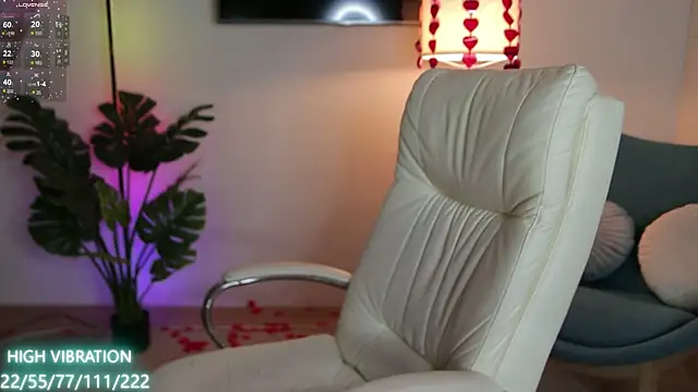 Snapshot of Selena_Lily chatting on 02-23-25, 07:17 Selena Lily online show from 02-23-25, 07:17