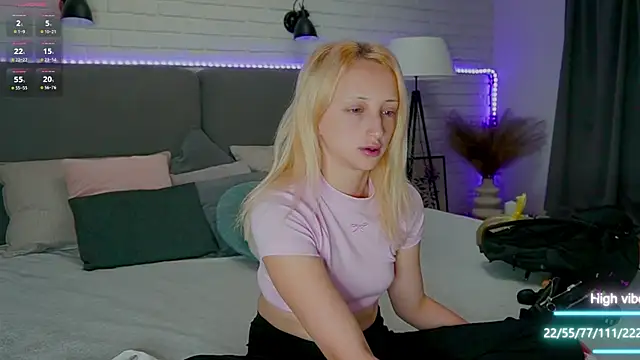 Snapshot of Selena_Lily chatting on 09-11-25, 12:27 Selena Lily online show from 09-11-25, 12:27