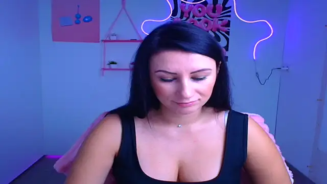 Snapshot of Loren_Moa chatting on 10-20-25, 11:55 Loren Moa online show from 10-20-25, 11:55