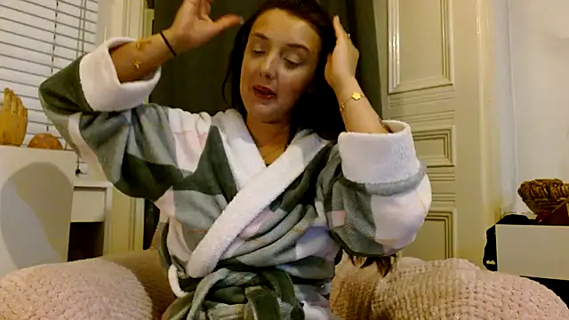 Snapshot of LucyLuxee19 chatting on 02-10-25, 07:49 LucyLuxee19 online show from 02-10-25, 07:49