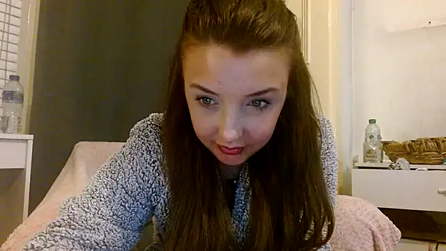 Snapshot of LucyLuxee19 chatting on 02-05-25, 06:04 LucyLuxee19 online show from 02-05-25, 06:04