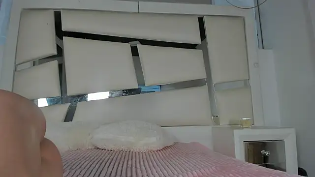 chrystal js online show from 05-04-26, 12:41