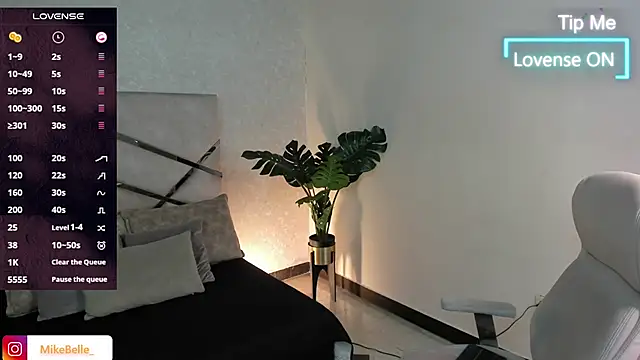 Snapshot of mike_belle chatting on 01-31-25, 12:28 mike belle online show from 01-31-25, 12:28