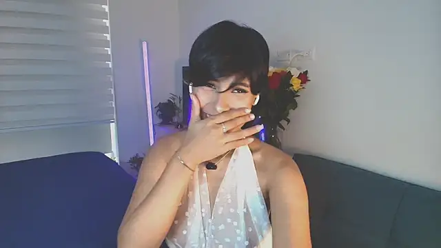 Snapshot of oxiris_1 chatting on 10-06-25, 08:31 oxiris 1 online show from 10-06-25, 08:31