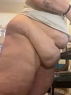 Snapshot of MsStrawbooty chatting on 02-28-25, 07:46 MsStrawbooty online show from 02-28-25, 07:46