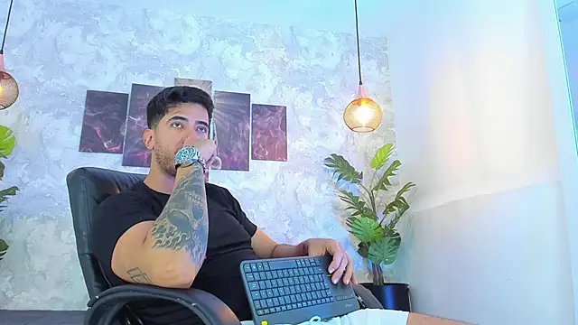 Snapshot of Nate_franco chatting on 02-06-26, 03:46 Nate franco online show from 02-06-26, 03:46