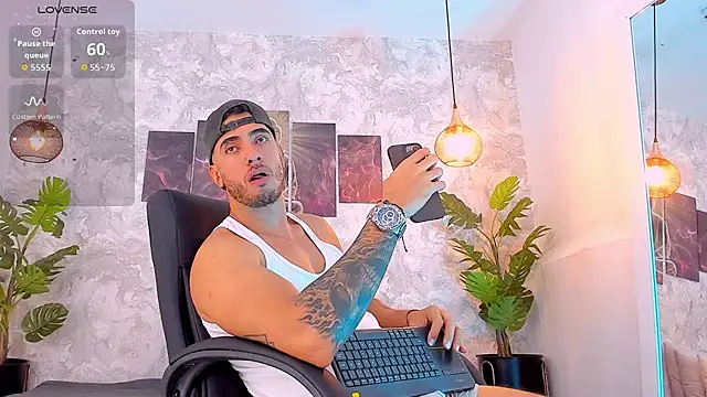 Snapshot of Nate_franco chatting on 02-21-26, 05:53 Nate franco online show from 02-21-26, 05:53