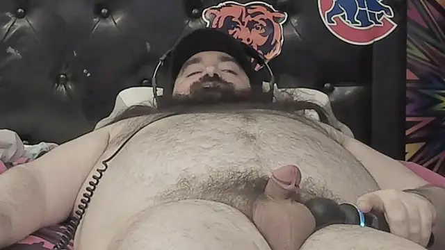 Snapshot of Dominant_BEAR chatting on 10-13-25, 01:40 Dominant BEAR online show from 10-13-25, 01:40