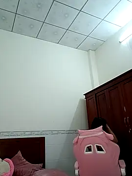    Erin    online show from 04-04-26, 02:18