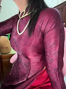 Snapshot of ___Erin___ chatting on 06-19-26, 02:39 Erin online show from 06-19-26, 02:39