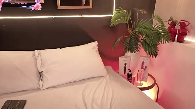 Snapshot of samanthaevanss1 chatting on 02-04-26, 02:50 samanthaevanss1 online show from 02-04-26, 02:50