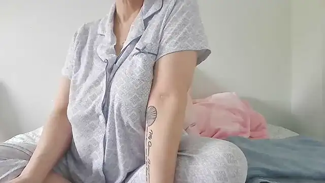 BlueEyezIrish online show from 11-02-25, 07:19