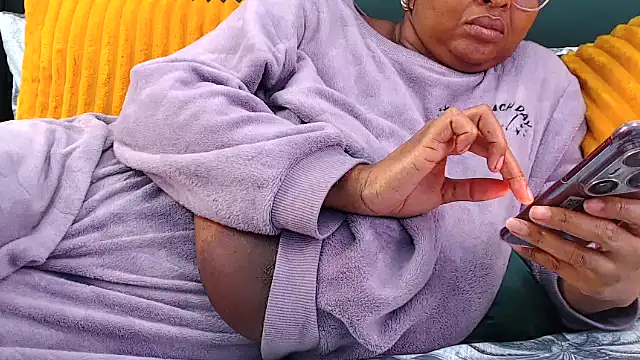 Snapshot of GoddessTitts chatting on 11-29-25, 11:21 GoddessTitts online show from 11-29-25, 11:21