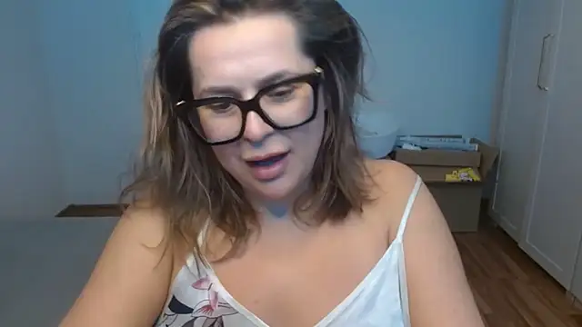 Snapshot of teaseDiana chatting on 10-12-25, 09:32 teaseDiana online show from 10-12-25, 09:32