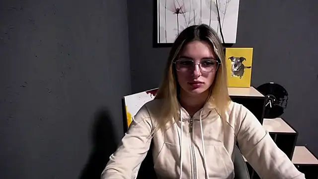 Snapshot of lady_olivia_ chatting on 04-28-26, 03:05 lady olivia online show from 04-28-26, 03:05