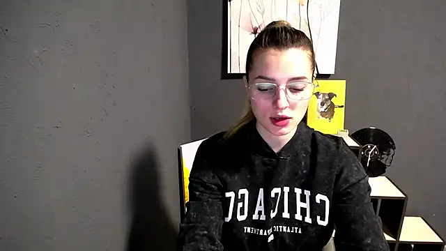 Snapshot of lady_olivia_ chatting on 02-27-26, 01:22 lady olivia online show from 02-27-26, 01:22