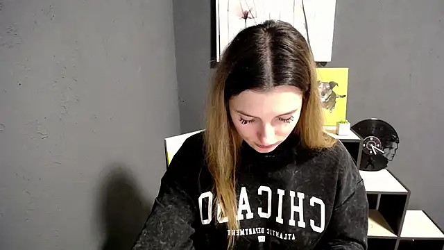 lady olivia  online show from 11-04-25, 02:54