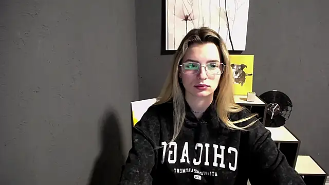 lady olivia  online show from 03-12-26, 01:37