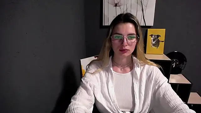 Snapshot of lady_olivia_ chatting on 05-18-26, 12:10 lady olivia online show from 05-18-26, 12:10