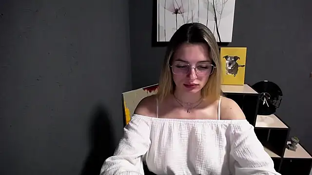 Snapshot of lady_olivia_ chatting on 05-23-26, 11:31 lady olivia online show from 05-23-26, 11:31