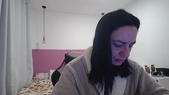 YasmimBrasil online show from 07-10-26, 06:46