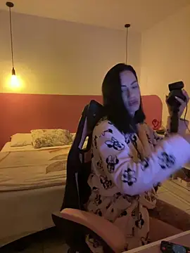 YasmimBrasil online show from 05-13-26, 07:37