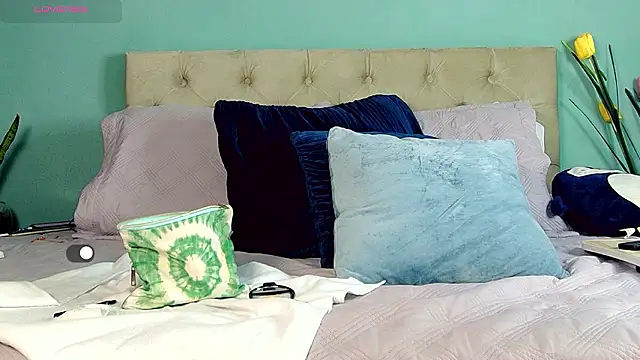 yanella fire online show from 03-08-26, 11:24