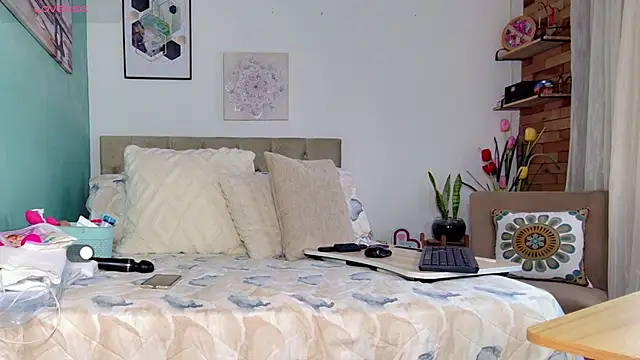Snapshot of yanella_fire chatting on 04-19-26, 05:03 yanella fire online show from 04-19-26, 05:03