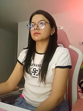 Snapshot of azumiichan chatting on 05-08-26, 12:14 azumiichan online show from 05-08-26, 12:14