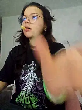 Snapshot of azumiichan chatting on 04-23-26, 11:17 azumiichan online show from 04-23-26, 11:17