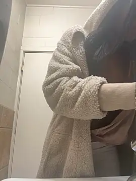 Snapshot of CamGirlLeanna chatting on 01-27-25, 04:11 CamGirlLeanna online show from 01-27-25, 04:11