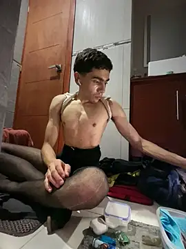 Snapshot of femboyxx69 chatting on 06-21-26, 11:27 femboyxx69 online show from 06-21-26, 11:27