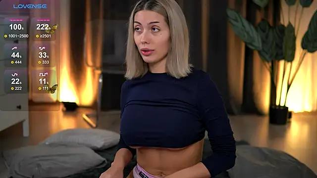 AudreyZanne online show from 12-19-25, 08:17