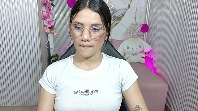 Snapshot of Chiara_tay chatting on 06-08-26, 07:14 Chiara tay online show from 06-08-26, 07:14