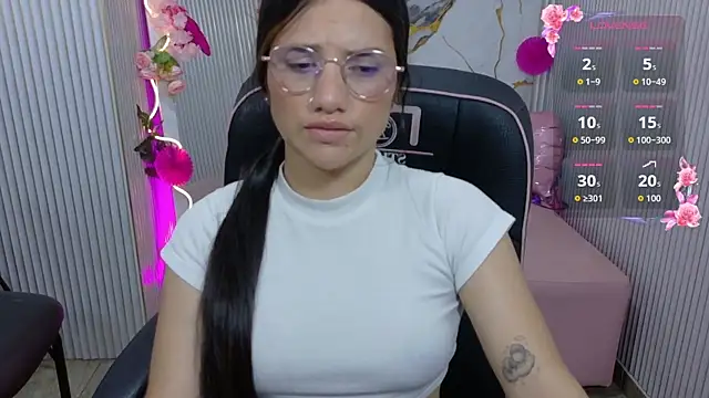 Snapshot of Chiara_tay chatting on 07-09-26, 07:13 Chiara tay online show from 07-09-26, 07:13