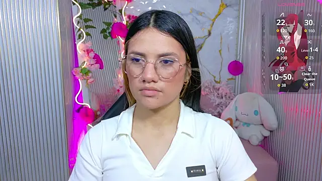 Snapshot of Chiara_tay chatting on 06-25-26, 11:37 Chiara tay online show from 06-25-26, 11:37
