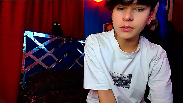 Snapshot of Luke_Howland chatting on 09-08-25, 11:37 Luke Howland online show from 09-08-25, 11:37