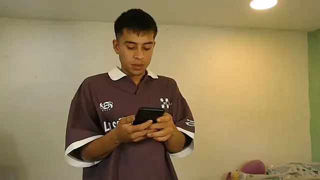 Snapshot of danielitopapuu chatting on 05-15-26, 02:59 danielitopapuu online show from 05-15-26, 02:59