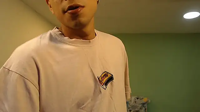 Snapshot of danielitopapuu chatting on 06-19-26, 05:19 danielitopapuu online show from 06-19-26, 05:19
